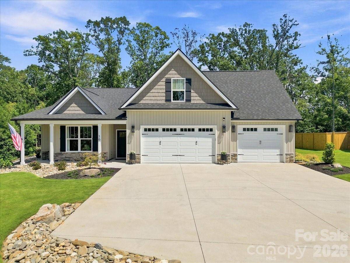 16 Marion Meadow LN, Travelers Rest, SC 29690