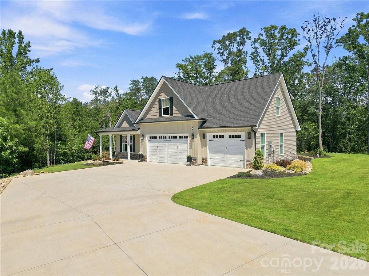 16 Marion Meadow LN, Travelers Rest, SC 29690