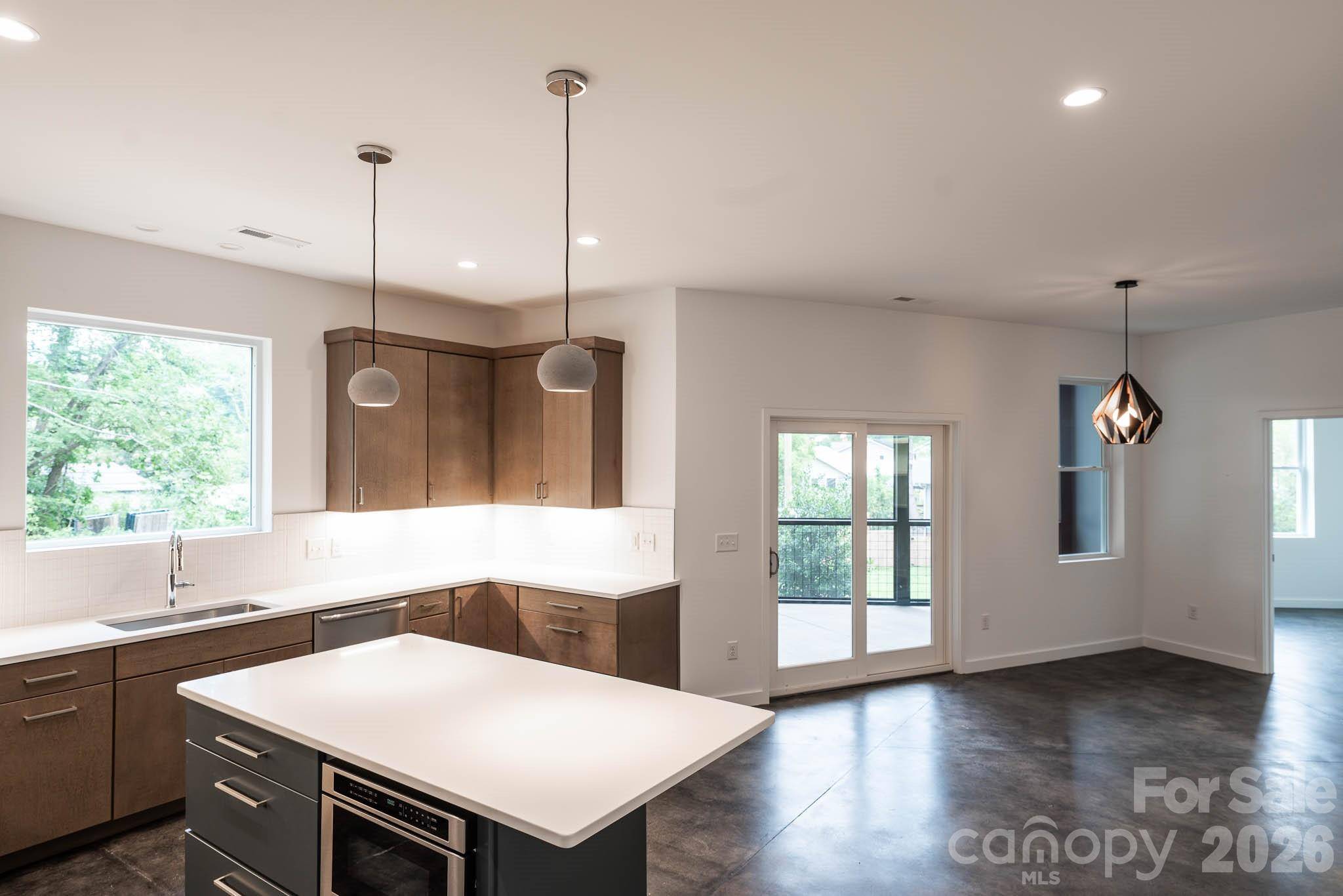 33 Spooks Branch RD, Asheville, NC 28804