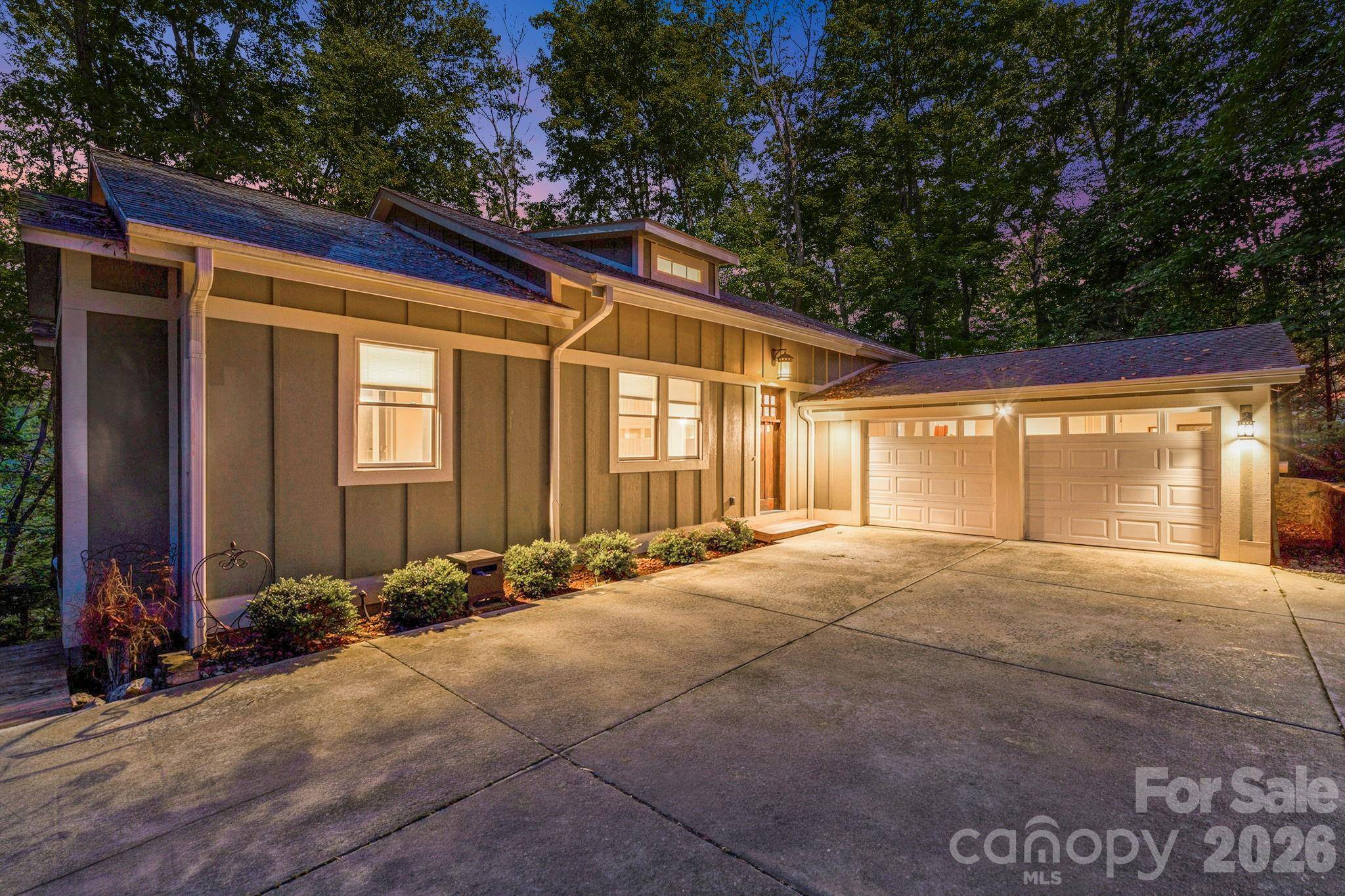 22 Wild Violet LN, Arden, NC 28704