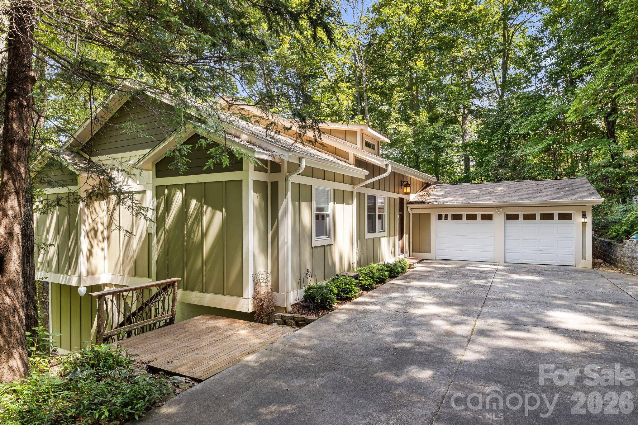 22 Wild Violet LN, Arden, NC 28704