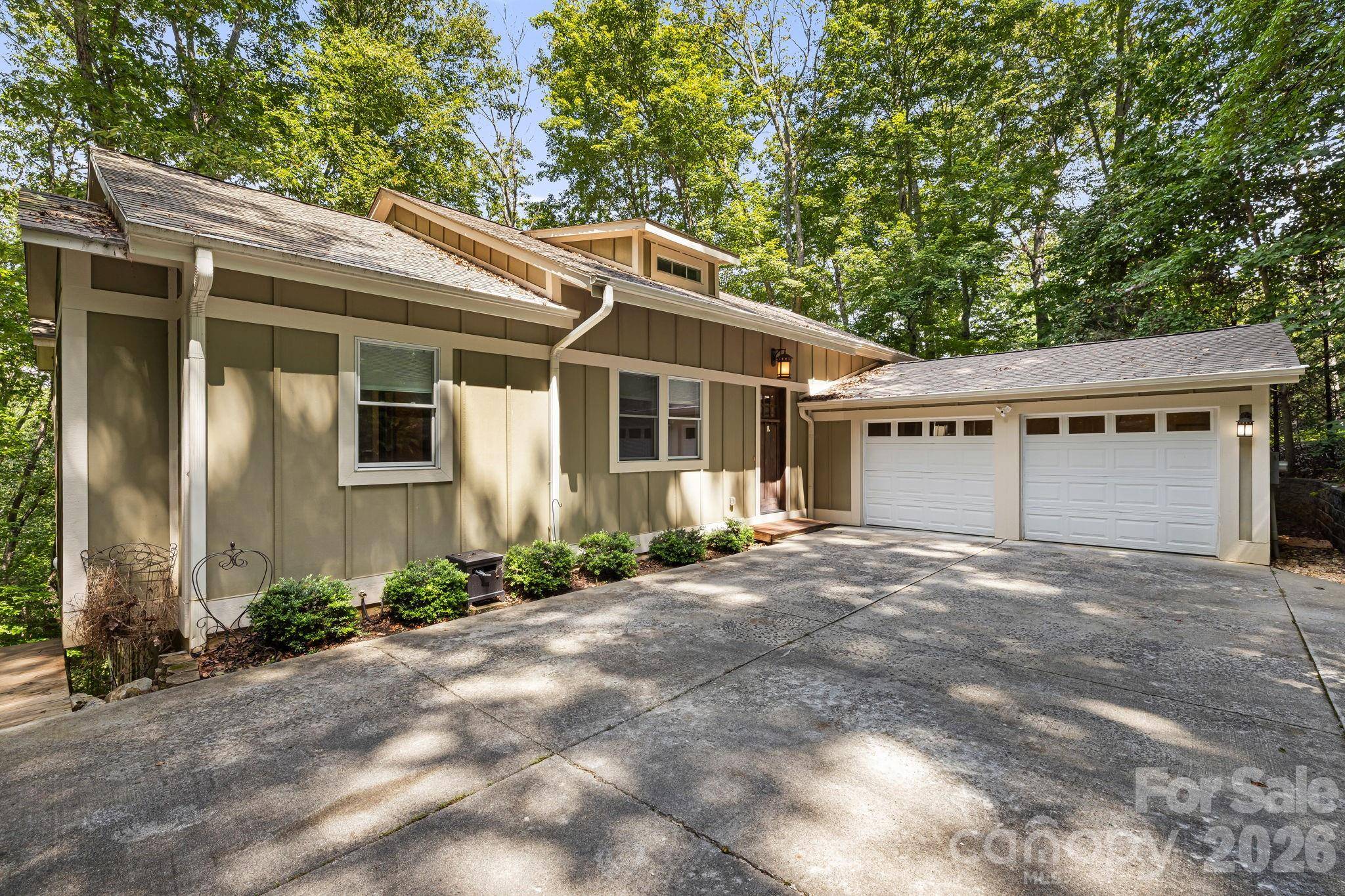 22 Wild Violet LN, Arden, NC 28704