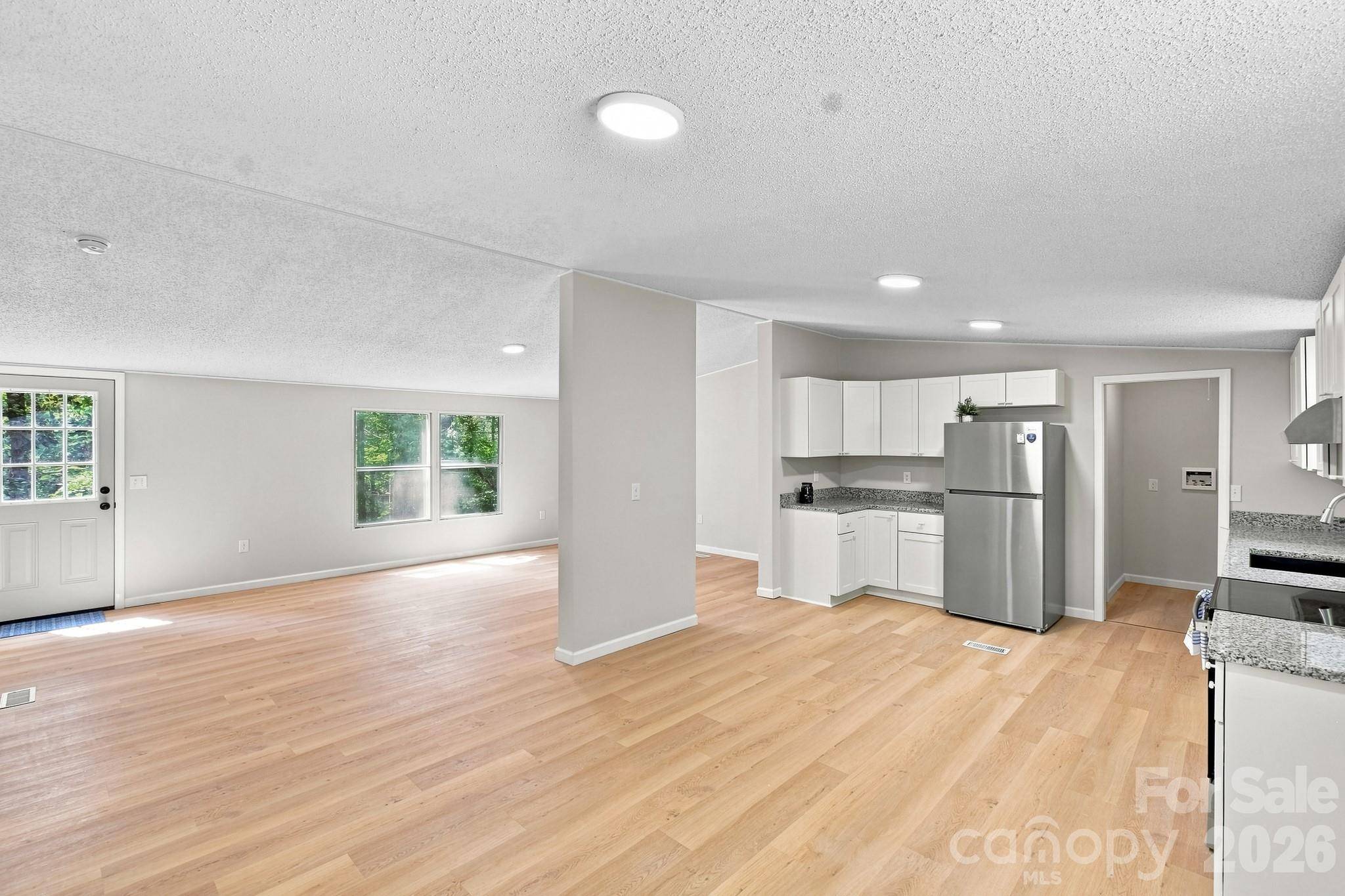 190 Pinewood Knoll DR, Hendersonville, NC 28739