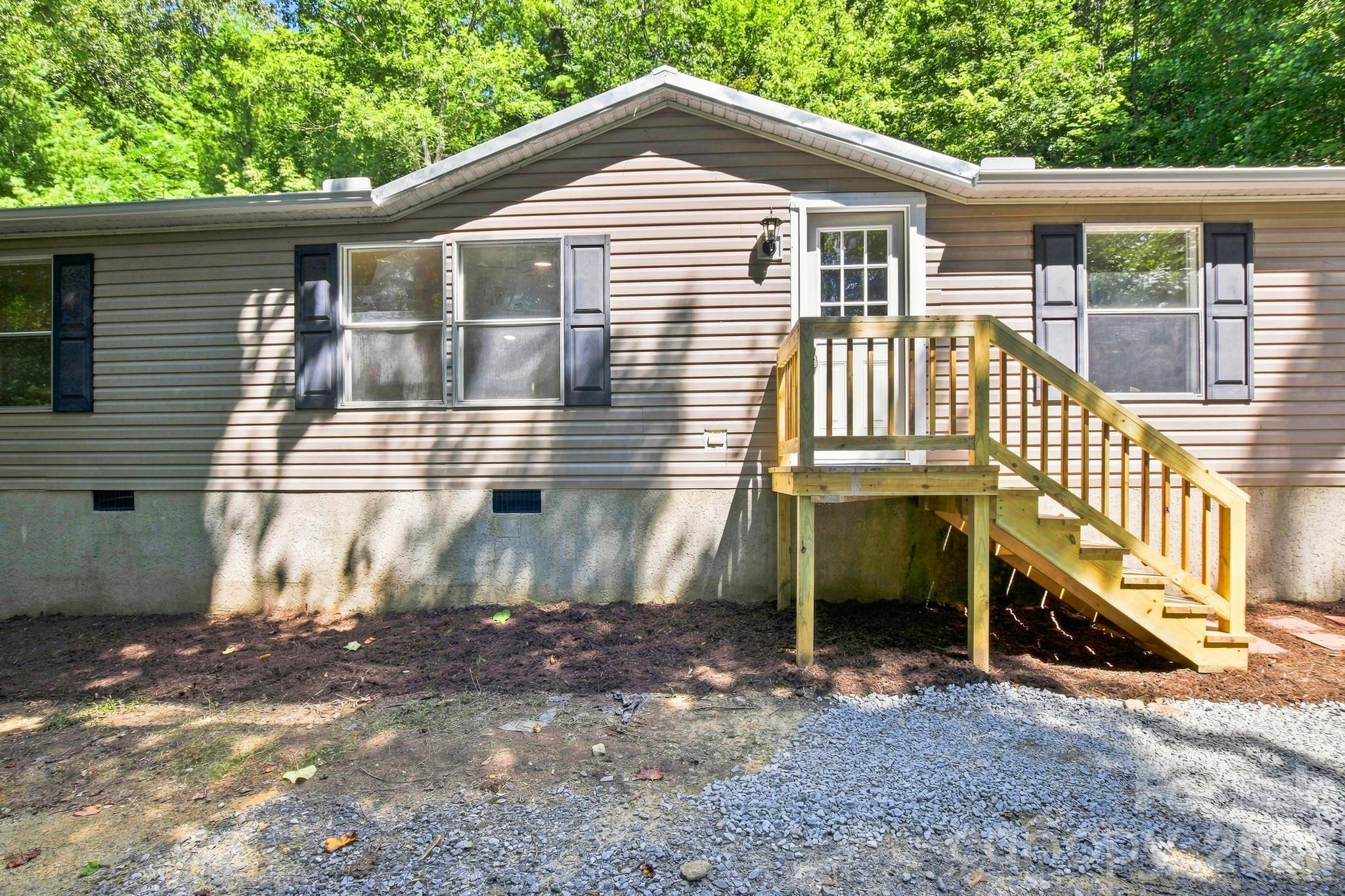 190 Pinewood Knoll DR, Hendersonville, NC 28739
