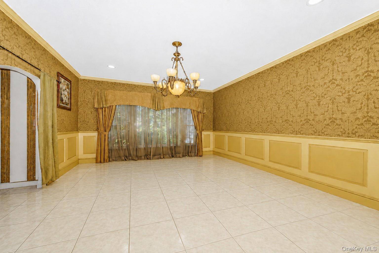 4 Rose CT, Centereach, NY 11720