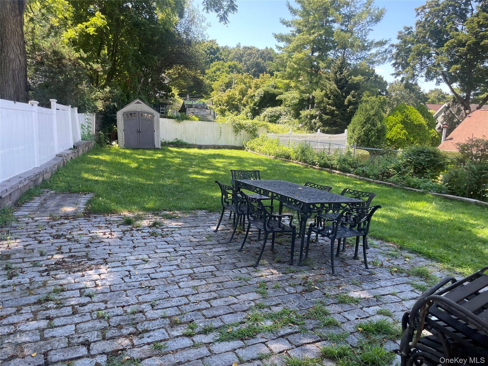 16 Taxter RD, Irvington, NY 10533