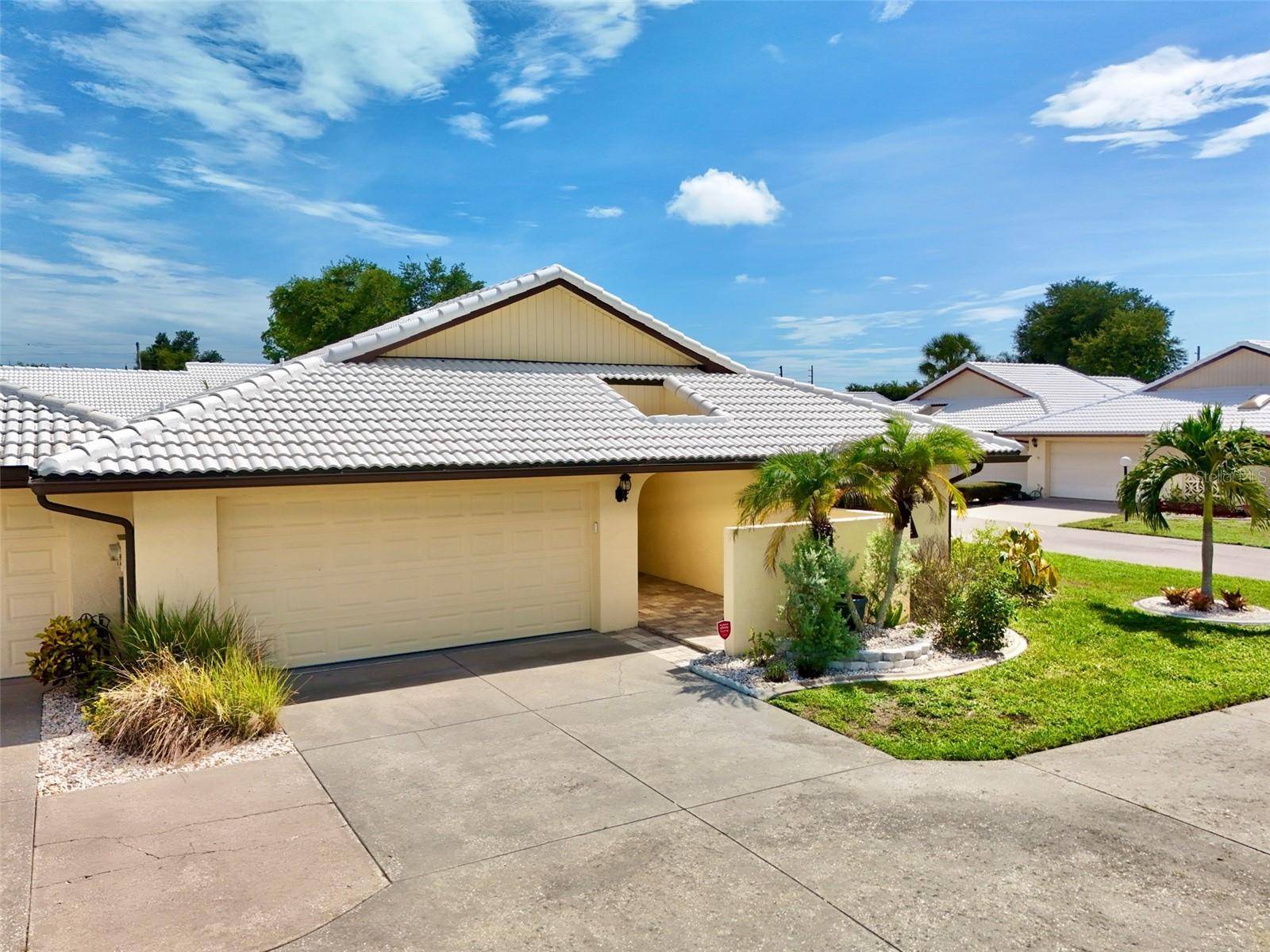 44 SANDSTONE CIR, Venice, FL 34293