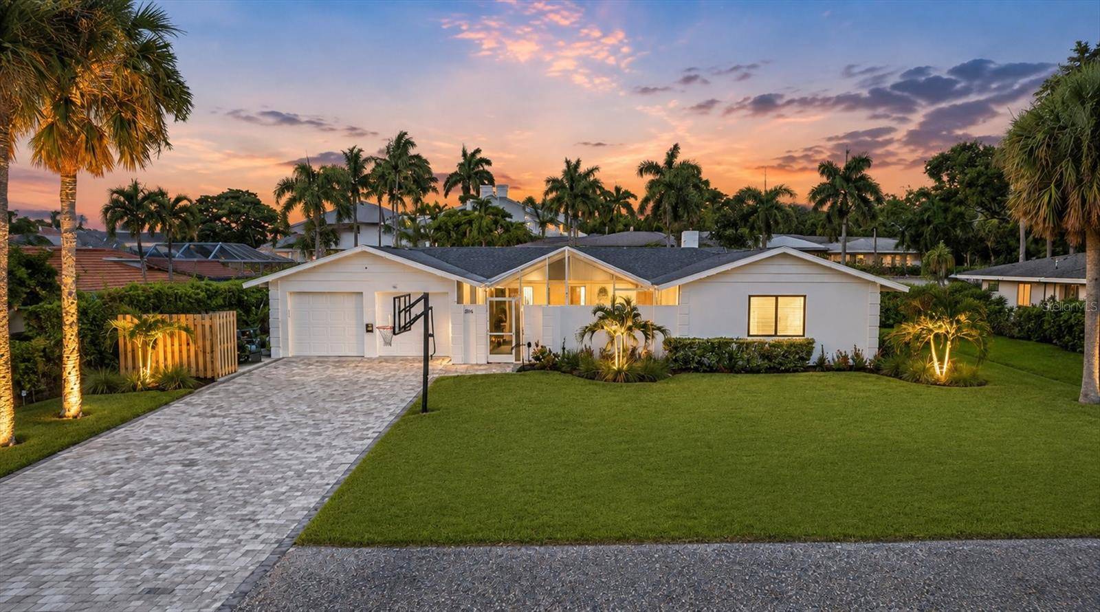 1761 SANDALWOOD DR, Sarasota, FL 34231
