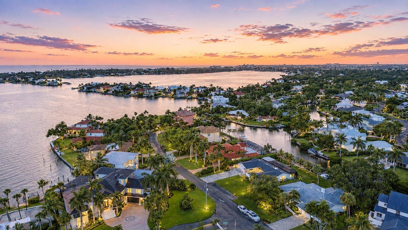1761 SANDALWOOD DR, Sarasota, FL 34231