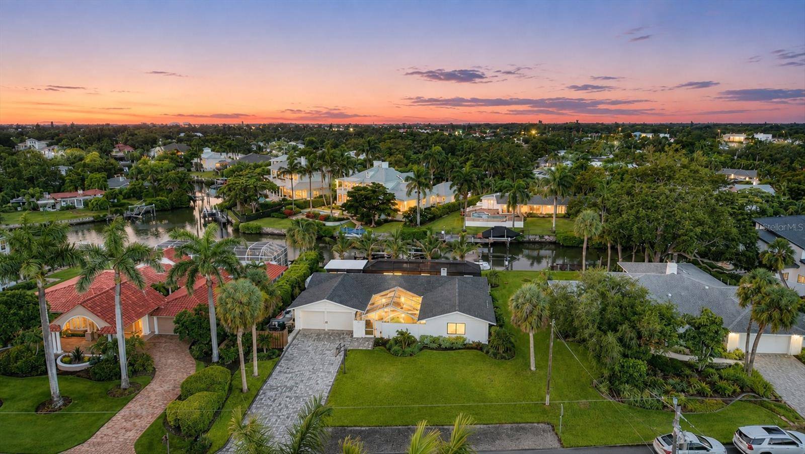 1761 SANDALWOOD DR, Sarasota, FL 34231