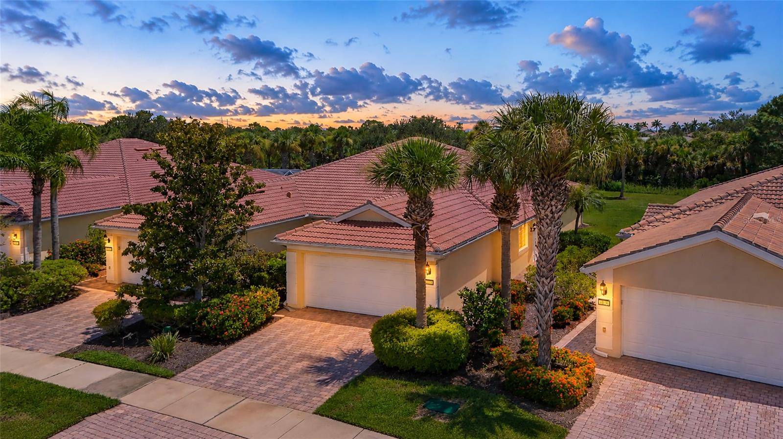 2133 BURGOS DR, Sarasota, FL 34238