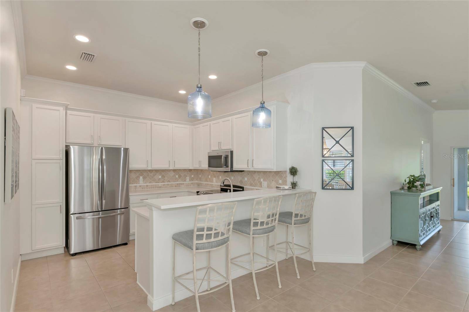 2133 BURGOS DR, Sarasota, FL 34238