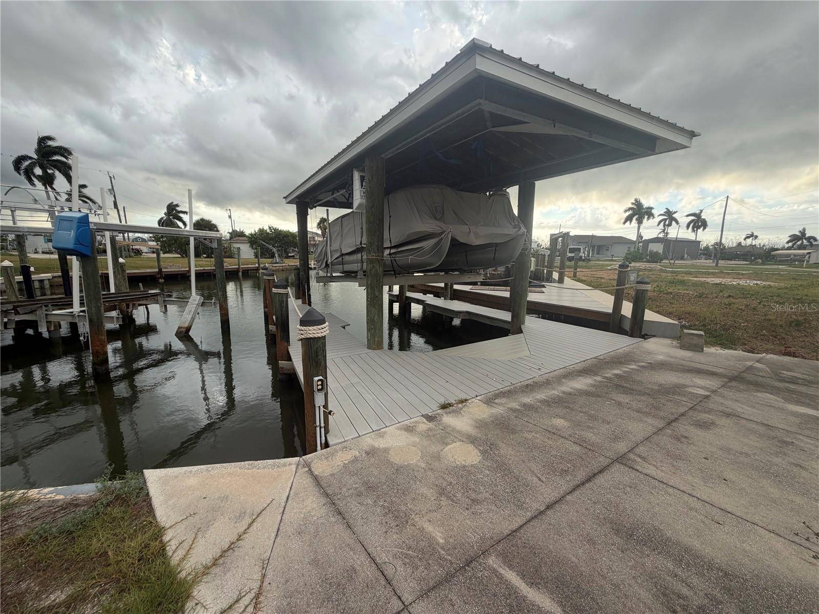 3881 ARECA DR, St James City, FL 33956