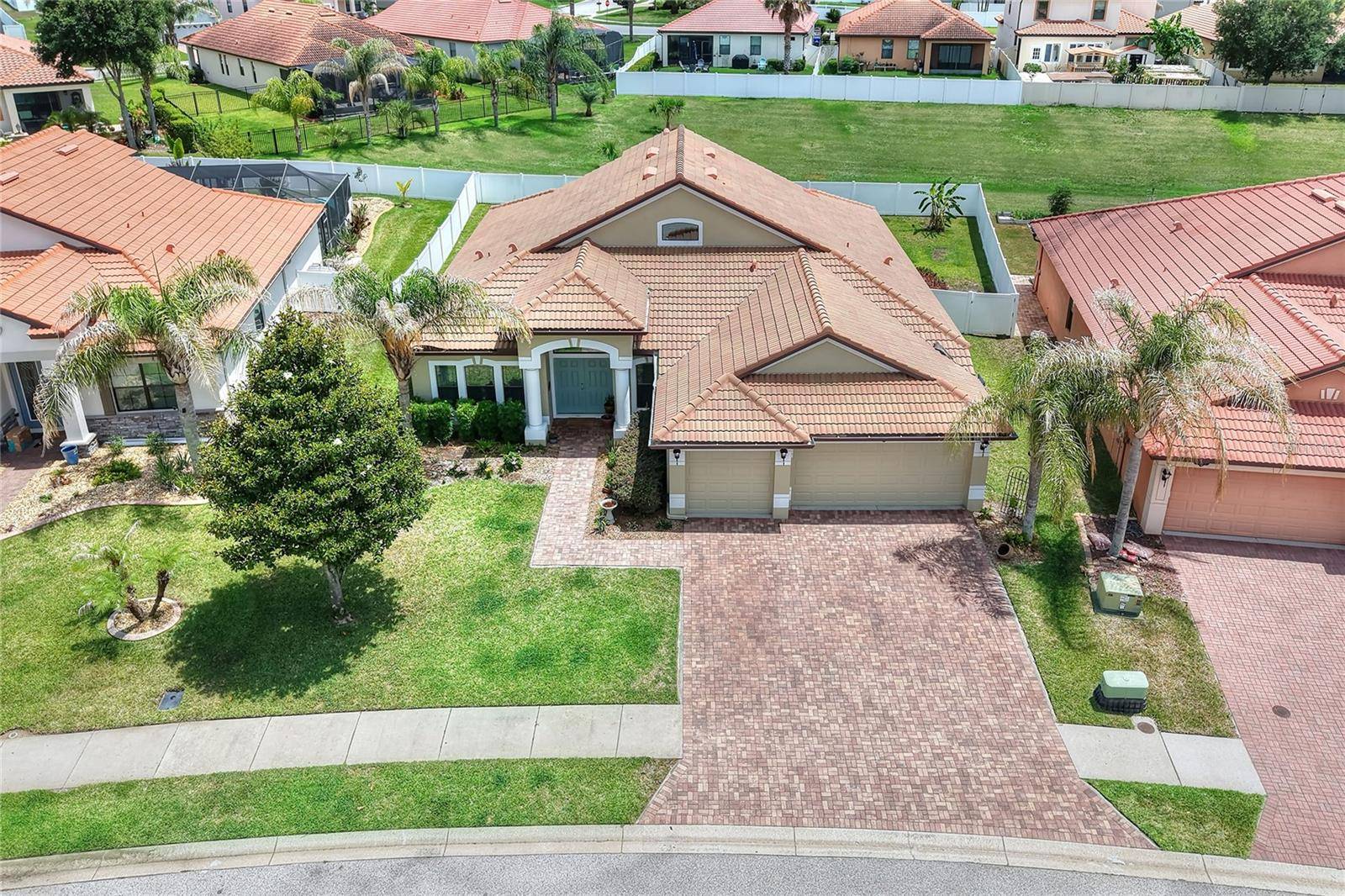 3935 SUNSET LAKE DR, Lakeland, FL 33810