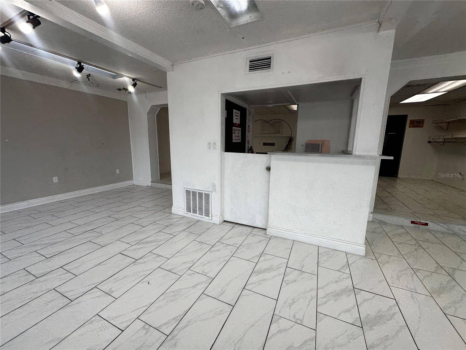 2206 E SILVER SPRINGS BLVD, Ocala, FL 34470