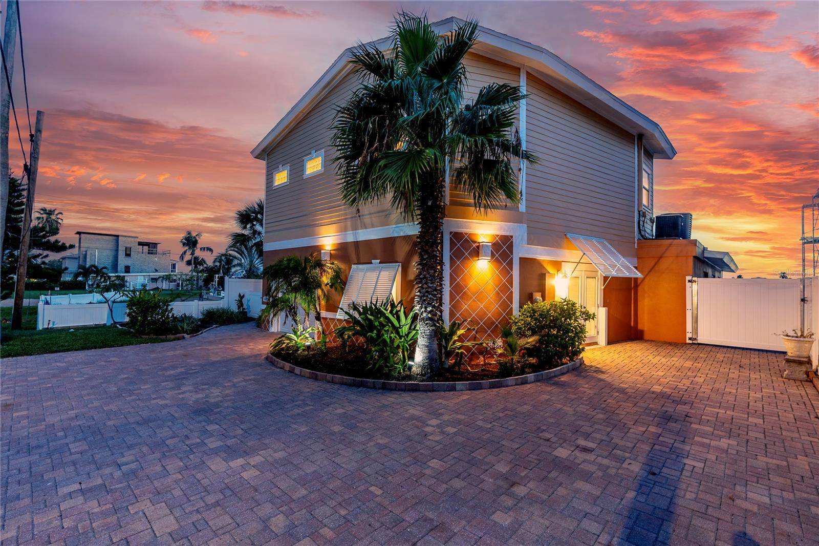 16102 4TH ST E, Redington Beach, FL 33708