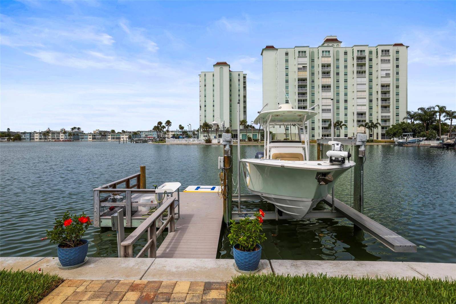 6360 2ND PALM PT, St Petersburg, FL 33706