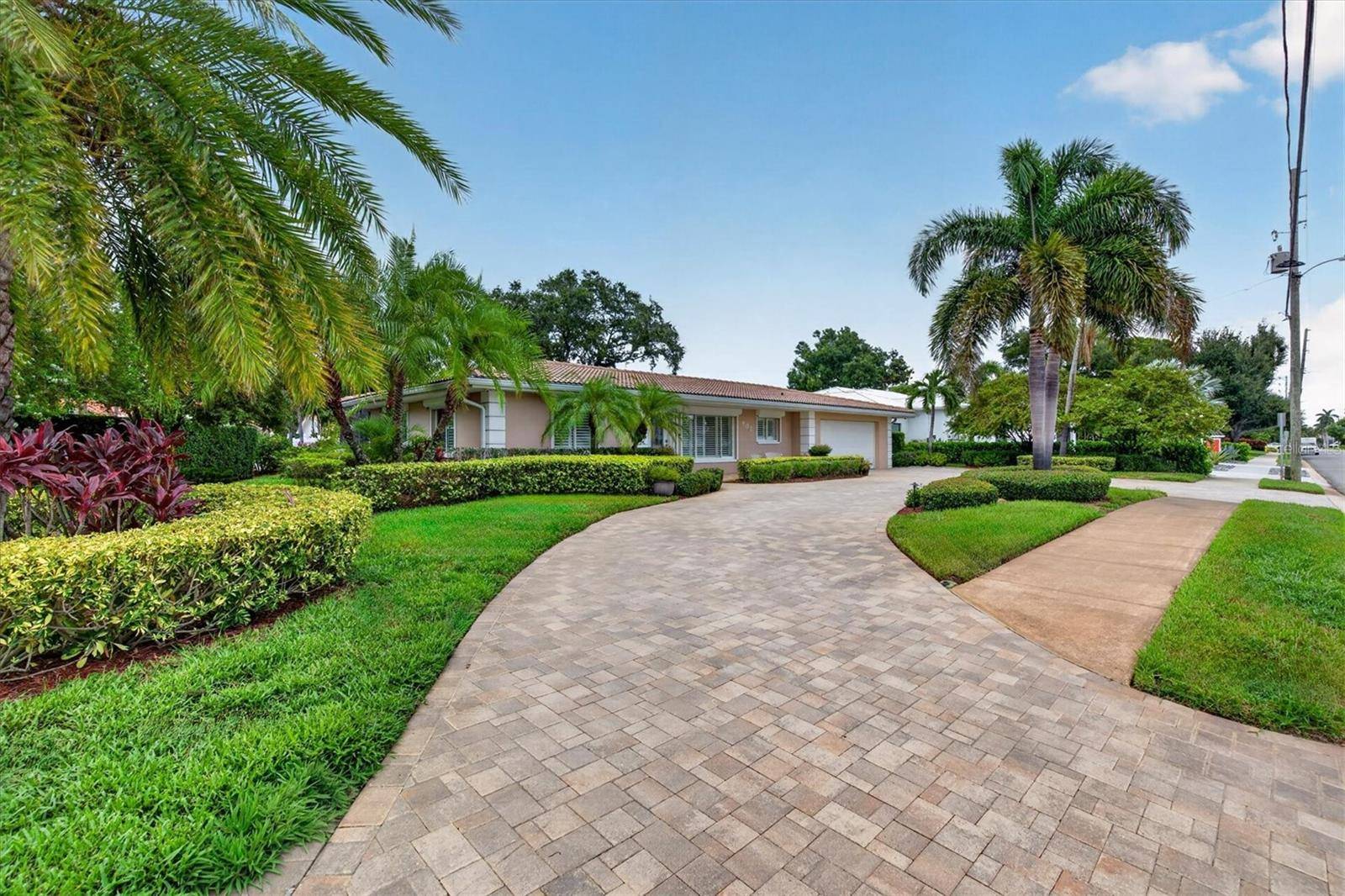 802 OSCEOLA RD, Belleair, FL 33756