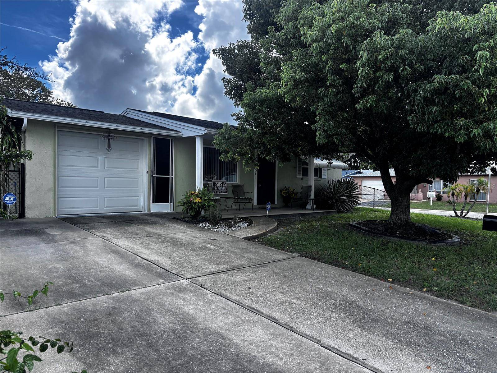 9040 CHATAM LN, Port Richey, FL 34668