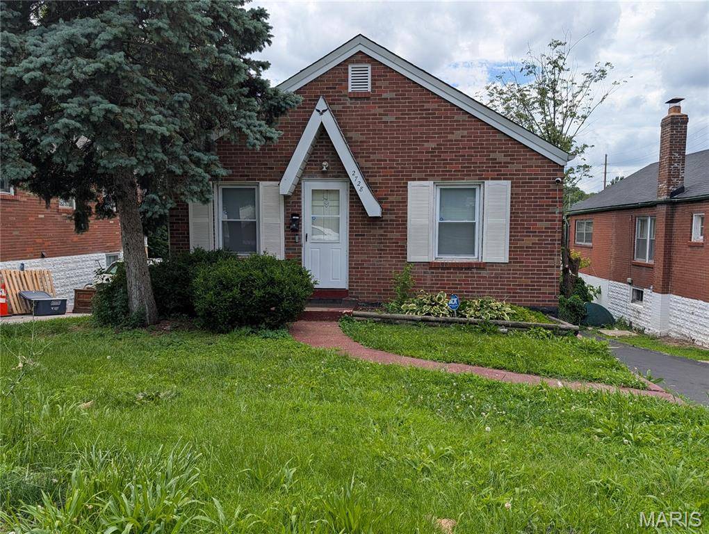 2728 Kinamore DR, Jennings, MO 63136