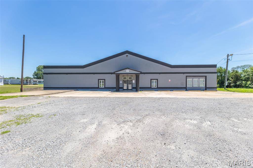 602 E Outer RD, Poplar Bluff, MO 63901