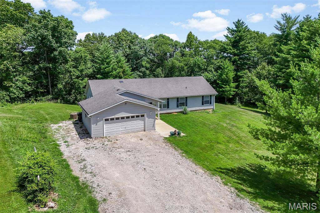 16021 Pellikan LN, Grafton, IL 62037