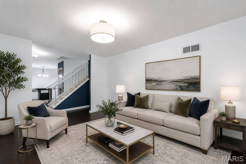 11 Victoria SQ, St Peters, MO 63376