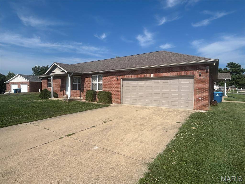 10 Clover CT, Aviston, IL 62216