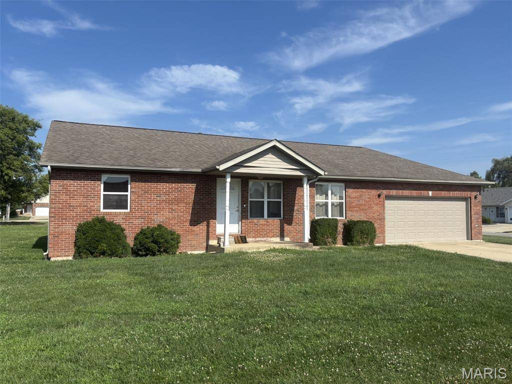 10 Clover CT, Aviston, IL 62216