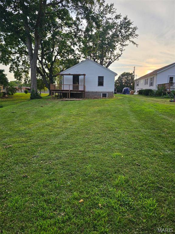 642 Clarksville RD, Pittsfield, IL 62363