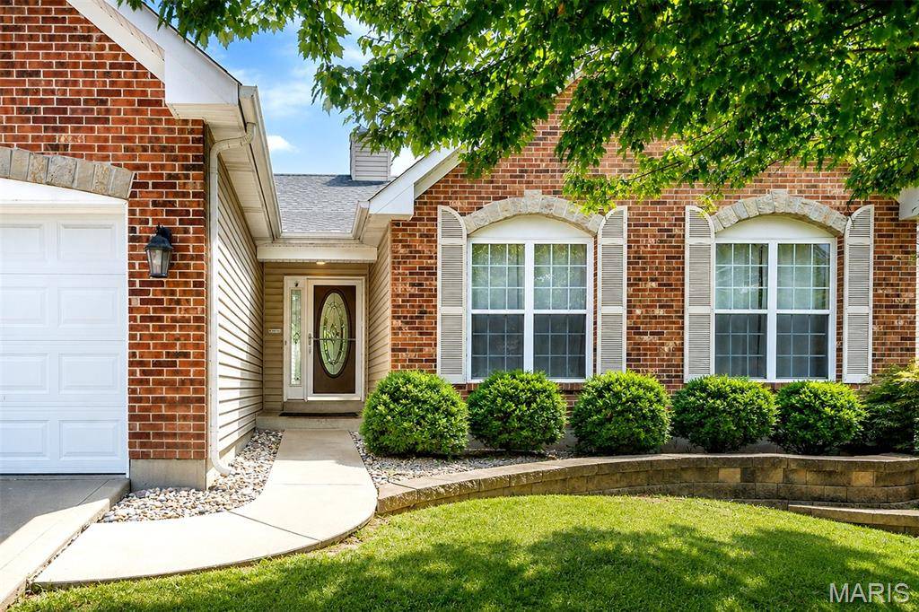 1304 Legacy Pointe LN, Fenton, MO 63026
