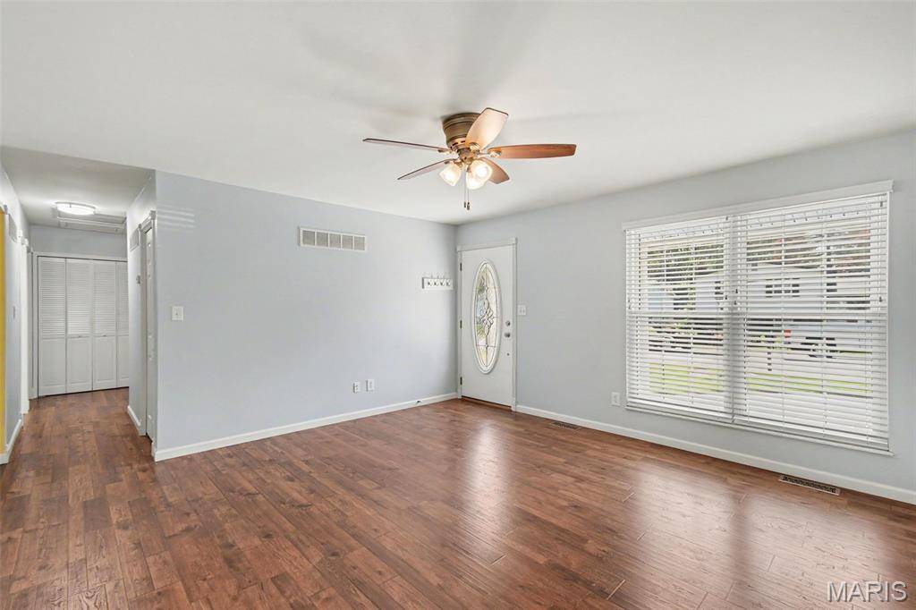 39 Oxbow RD, St Peters, MO 63376