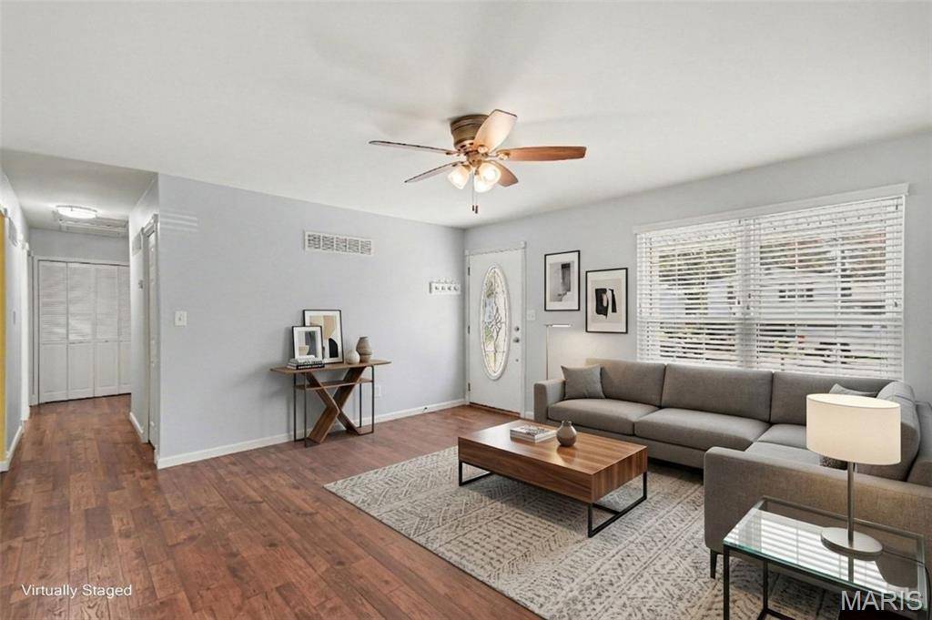 39 Oxbow RD, St Peters, MO 63376