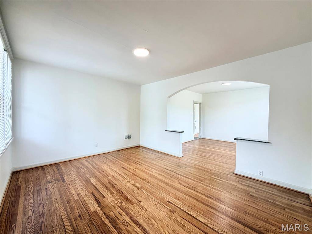 4840 Gardenville AVE, St Louis, MO 63116