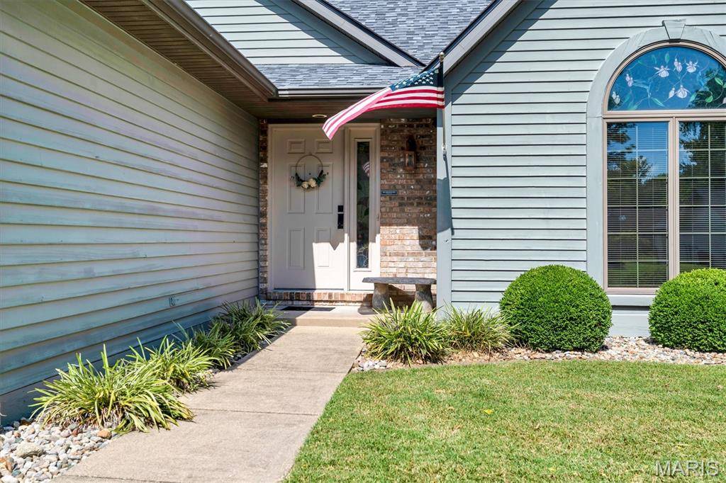 216 Brian DR, Swansea, IL 62226