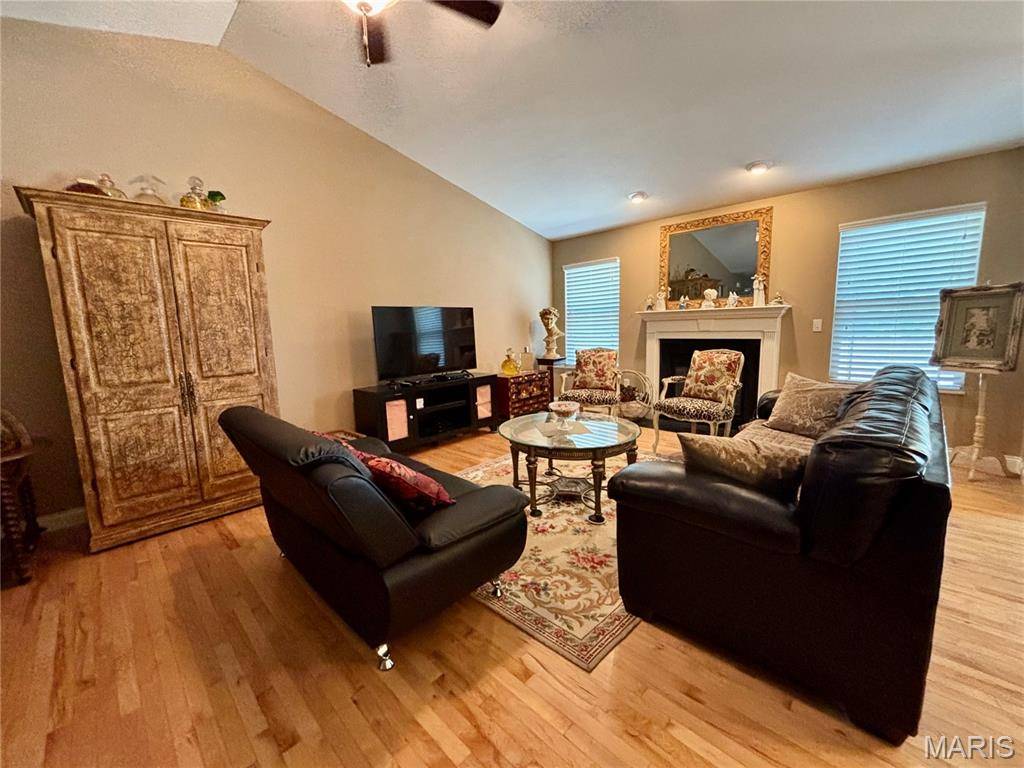 840 Topaz CT, Mascoutah, IL 62258