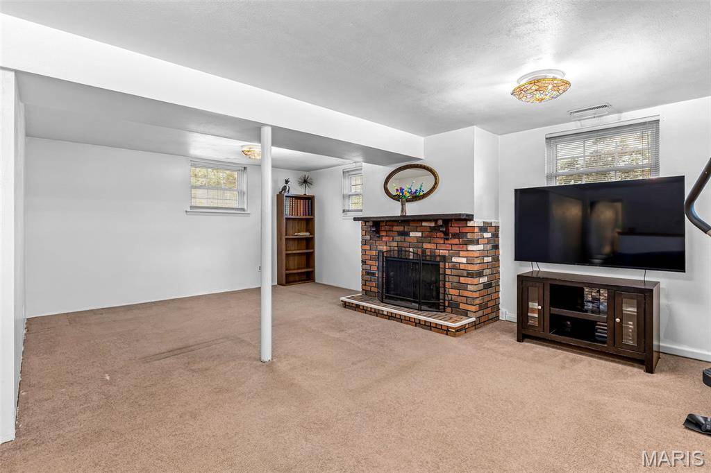 137 Huntleigh Forest DR, Kirkwood, MO 63122