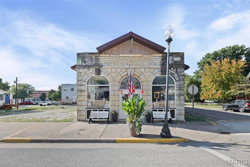 301 E Main ST, Grafton, IL 62037