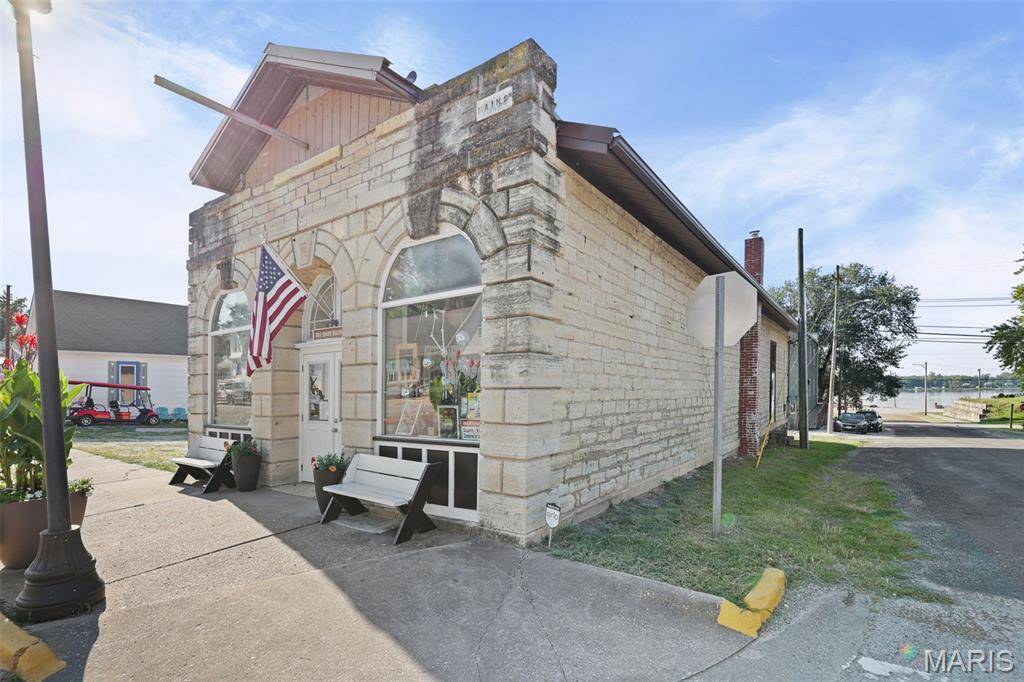 301 E Main ST, Grafton, IL 62037