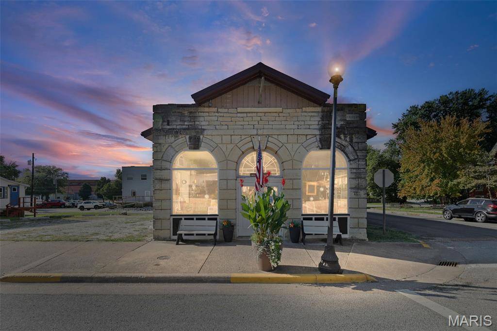301 E Main ST, Grafton, IL 62037
