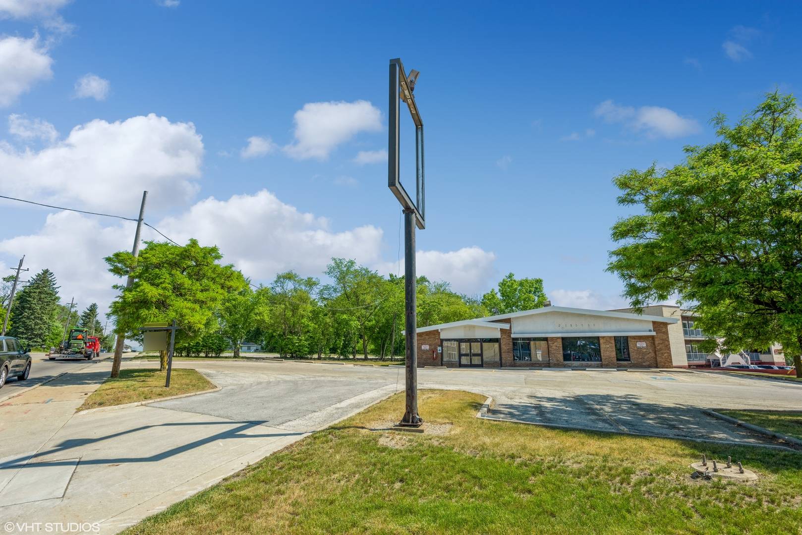 301 N Cass AVE, Westmont, IL 60559