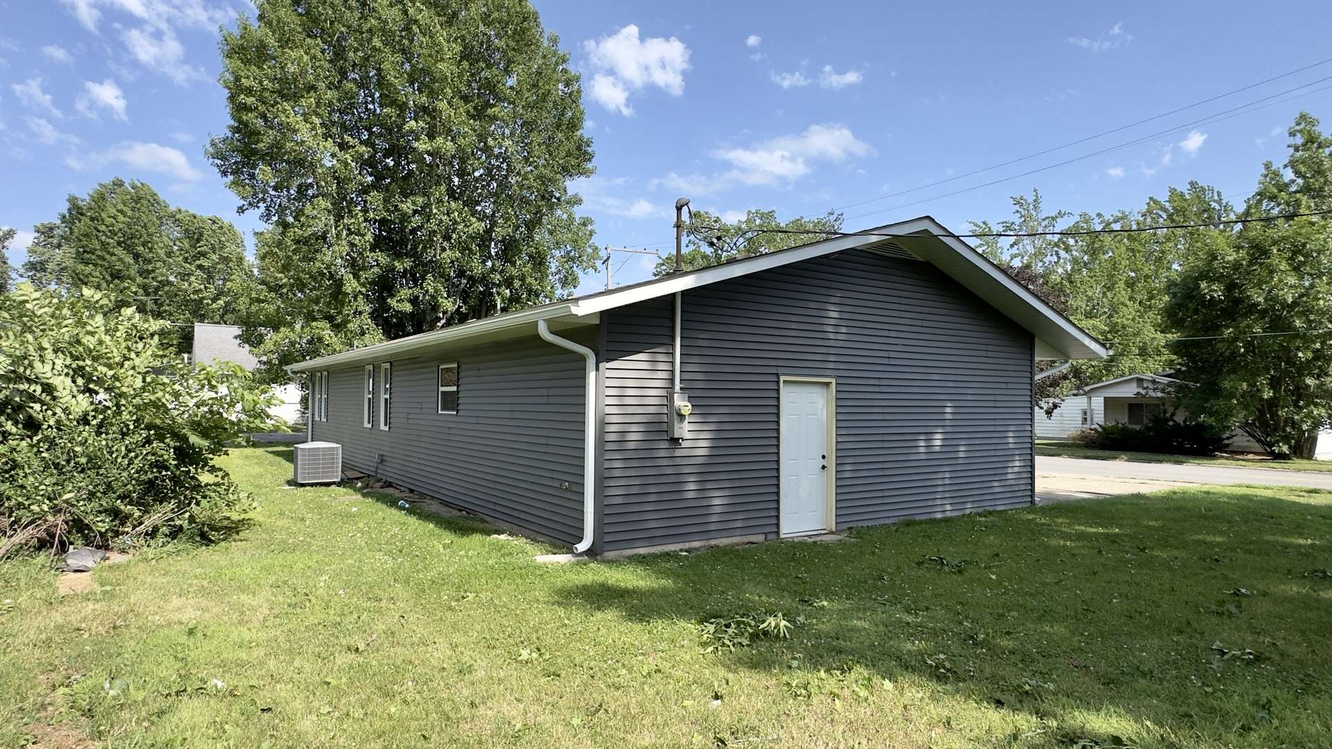 211 E Cleveland ST, West Frankfort, IL 62896