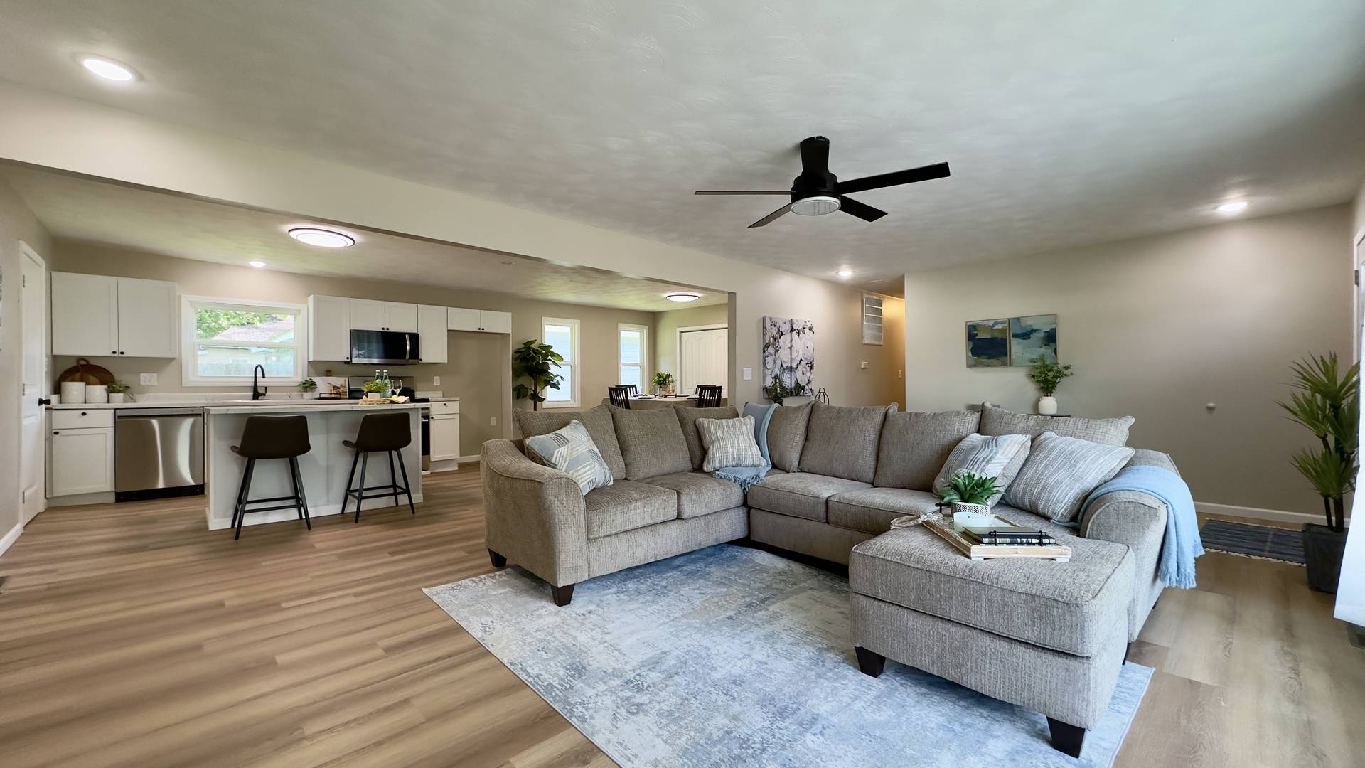 211 E Cleveland ST, West Frankfort, IL 62896