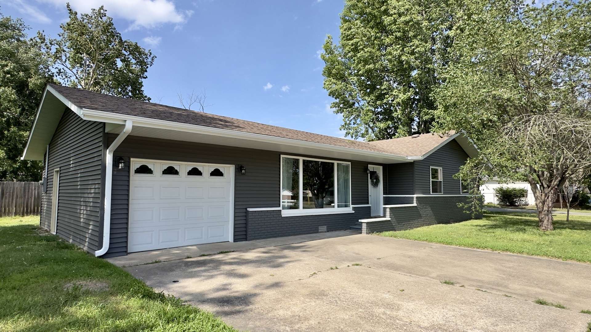 211 E Cleveland ST, West Frankfort, IL 62896