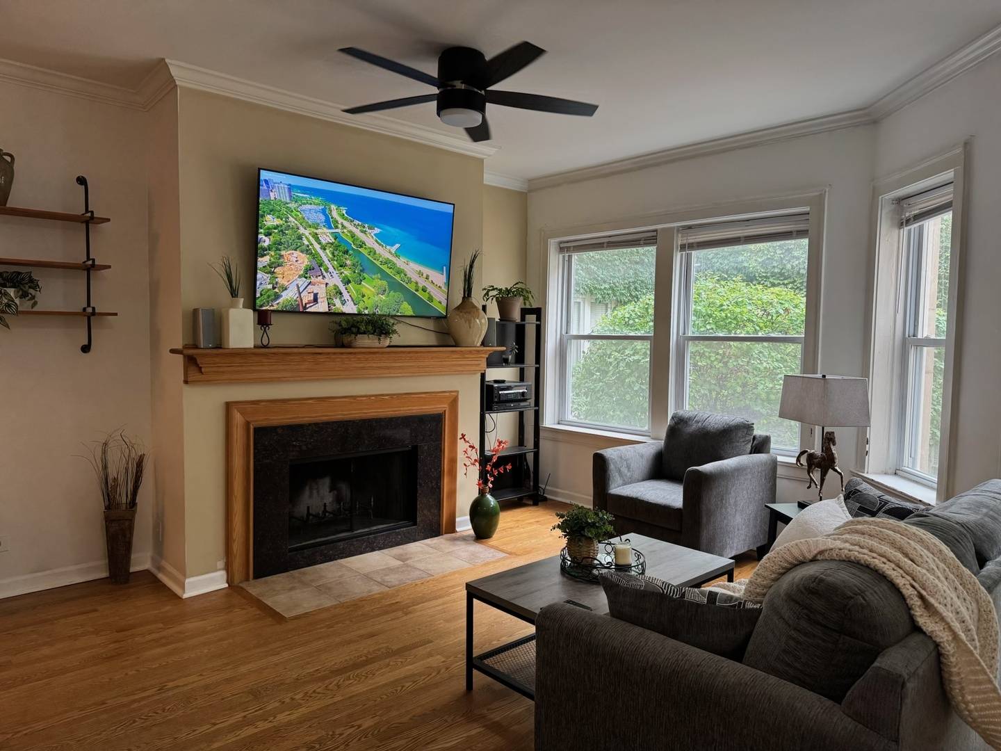 867 W Cornelia AVE #1, Chicago, IL 60657