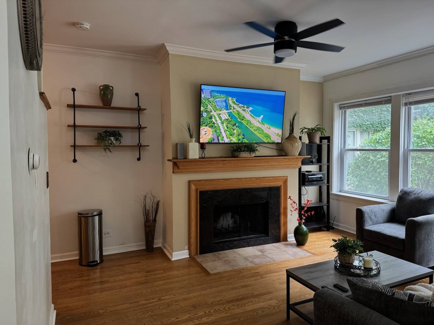 867 W Cornelia AVE #1, Chicago, IL 60657