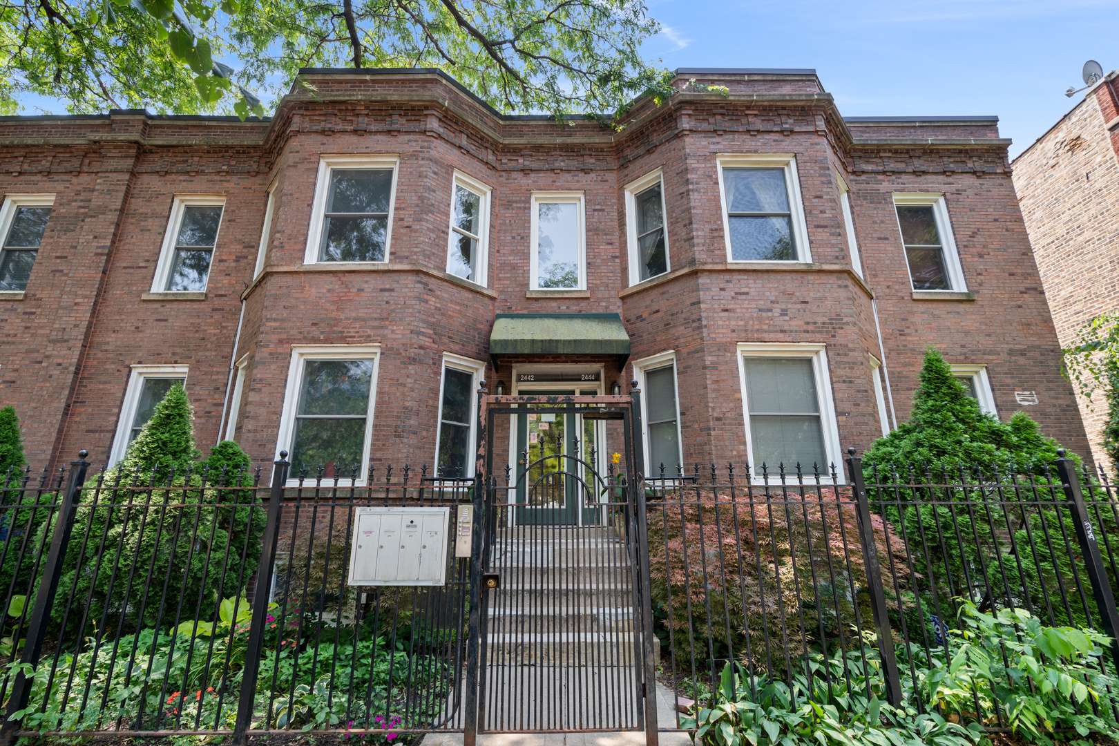 2442 N Linden PL #2, Chicago, IL 60647