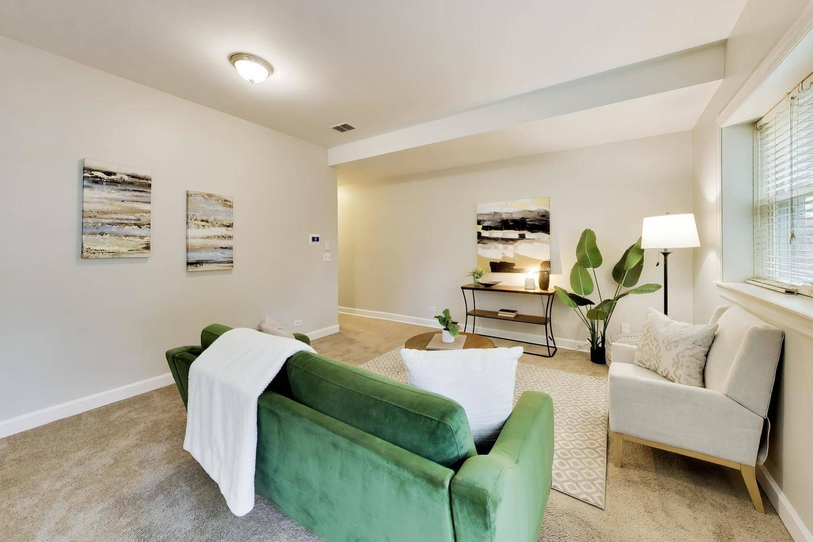 2927 N Gresham AVE #1, Chicago, IL 60618