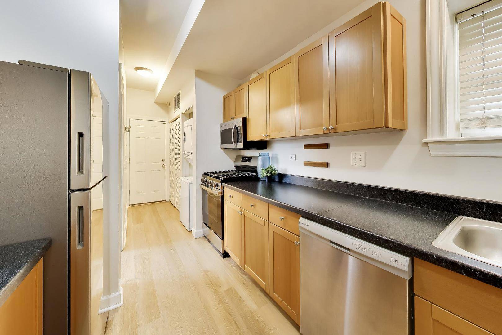 2927 N Gresham AVE #1, Chicago, IL 60618