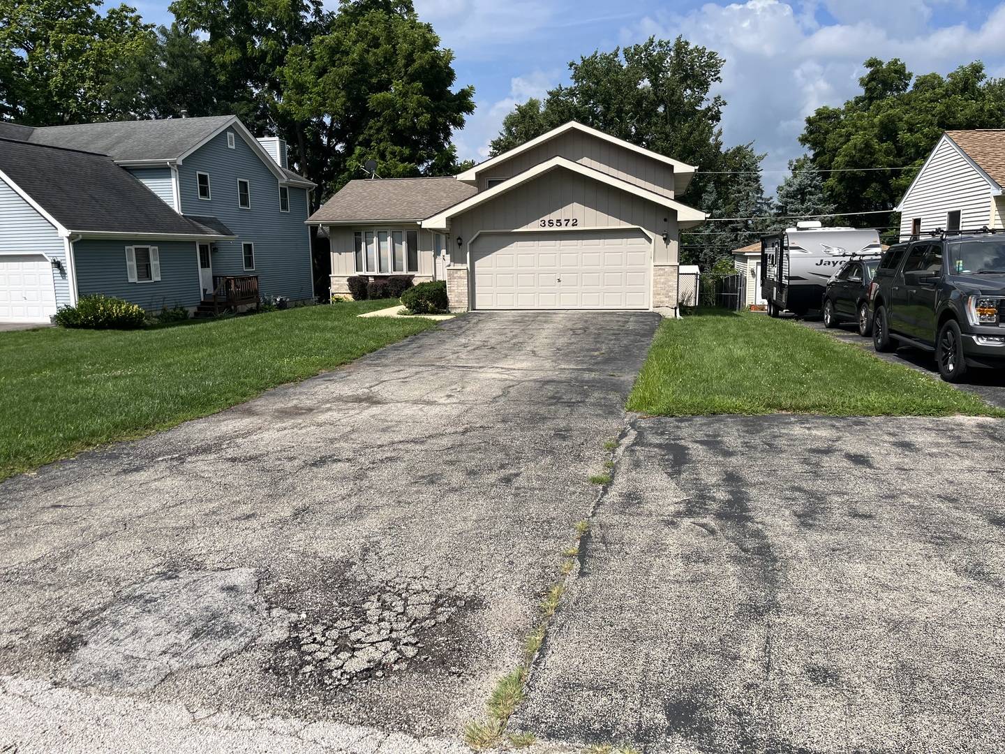 3S572 Haylett AVE, Warrenville, IL 60555